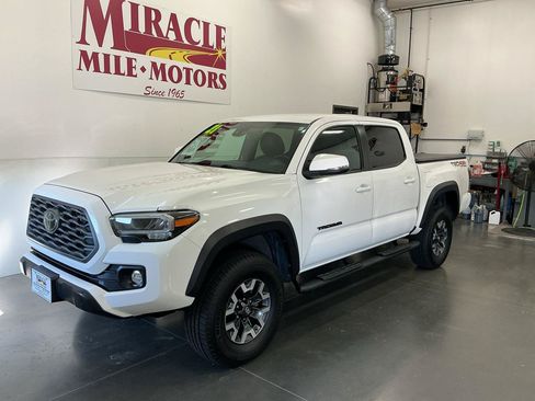 Used 2021 Toyota Tacoma TRD Off-Road AWD/4WD image 3