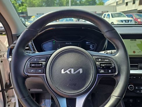 Used 2022 Kia Niro Touring Special Edition FWD image 21