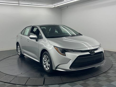 Used 2026 Toyota Corolla LE FWD image 3