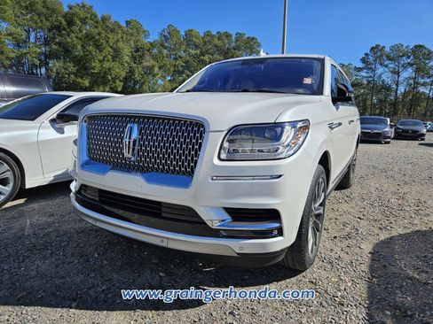 Used 2018 Lincoln Navigator Select w/ Technology Package image 2