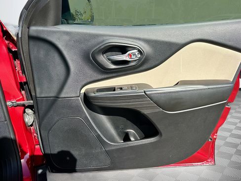 Used 2017 Jeep Cherokee Latitude image 34