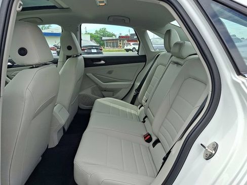 Used 2023 Volkswagen Jetta SE w/ Panoramic Sunroof Package FWD image 11