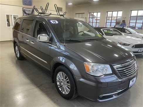 Used 2015 Chrysler Town & Country Touring-L w/ Driver Convenience Group image 7