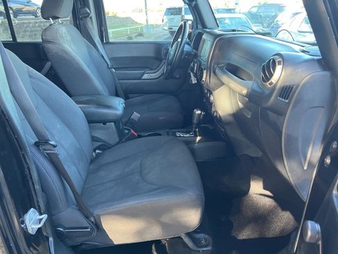 Used 2017 Jeep Wrangler Unlimited Sport w/ Connectivity Group image 12