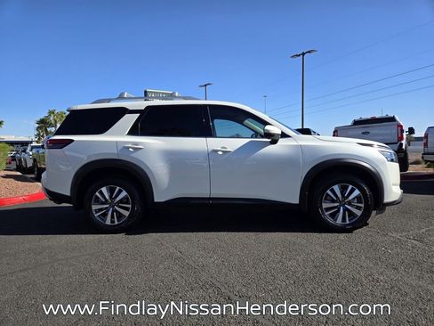 Used 2024 Nissan Pathfinder SL FWD image 7