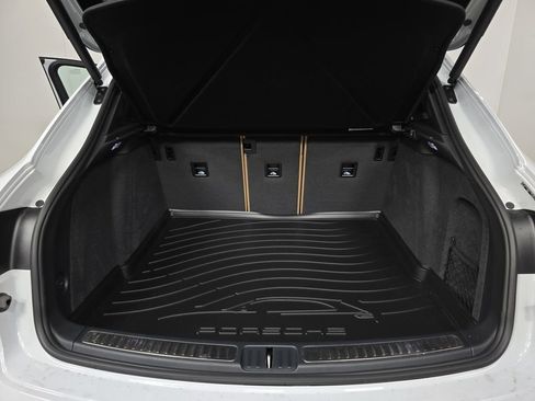 New 2026 Porsche Macan image 25