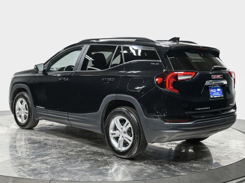 Used 2023 GMC Terrain SLE w/ Driver Convenience Package image 4