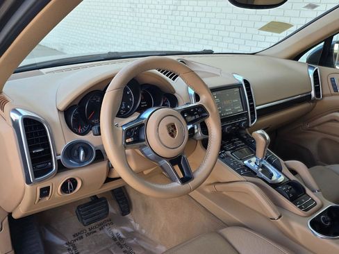 Used 2016 Porsche Cayenne AWD/4WD image 10