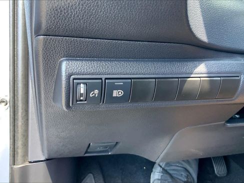 Used 2025 Toyota Corolla SE FWD image 33