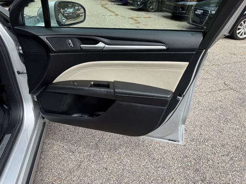 Used 2018 Ford Fusion Titanium AWD/4WD image 19
