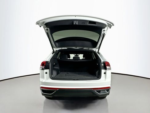 Certified 2021 Volkswagen Atlas Cross Sport SE image 23