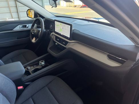 Used 2026 Ford Explorer Active AWD/4WD image 16