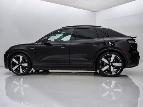 Certified 2025 Porsche Macan 4S Electric AWD/4WD image 2