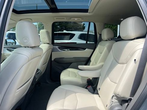 Used 2024 Cadillac XT6 Premium Luxury w/ Technology Package AWD/4WD image 21