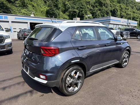 Used 2025 Hyundai Venue Limited FWD image 4