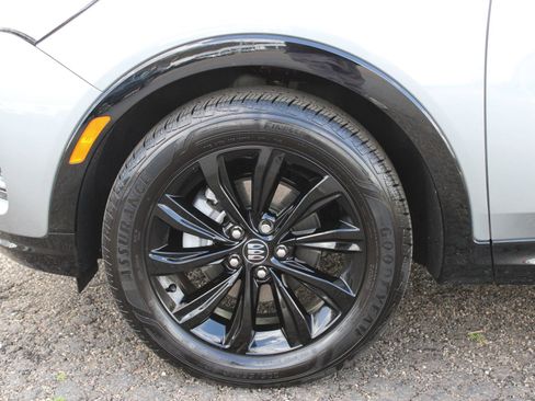 Used 2024 Buick Envista Sport Touring w/ Convenience I Package FWD image 11