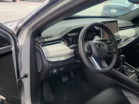 Used 2025 Jeep Compass Limited AWD/4WD image 3