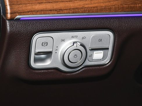 Used 2023 Mercedes-Benz GLS 450 4MATIC image 21