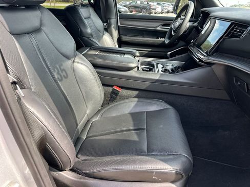 Used 2024 Jeep Wagoneer Series II w/ Flexible Seating Group image 13