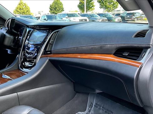 Used 2020 Cadillac Escalade ESV Premium Luxury AWD/4WD image 25