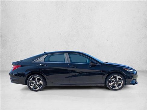 Used 2023 Hyundai Elantra Limited FWD image 4
