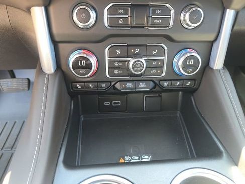 Certified 2024 GMC Yukon SLT w/ SLT Luxury Package image 17