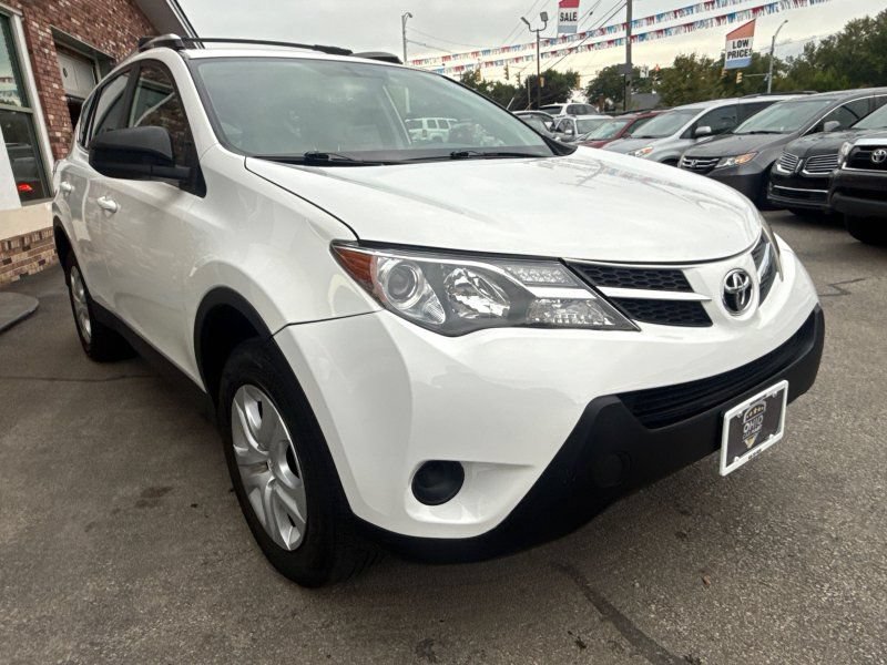 Used 2014 Toyota RAV4 LE AWD/4WD image 3