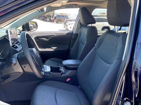Used 2025 Toyota RAV4 XLE w/ Convenience Package image 8