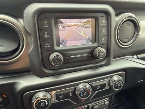 Certified 2021 Jeep Gladiator Overland AWD/4WD image 20