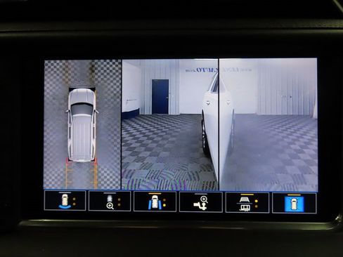 Used 2021 GMC Yukon XL Denali w/ Denali Premium Package image 16