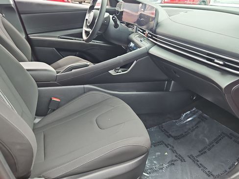 Used 2024 Hyundai Elantra SEL FWD image 26