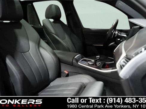 Used 2022 BMW X5 xDrive40i w/ Premium Package image 9