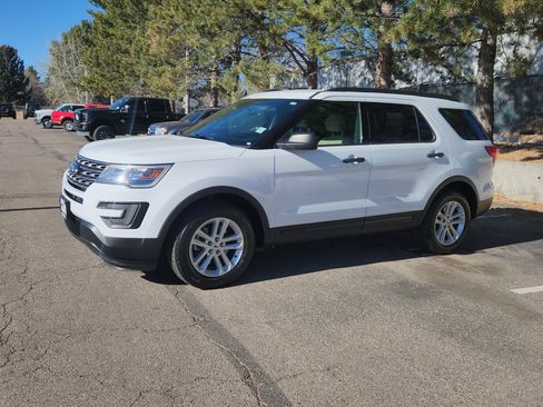 Used 2017 Ford Explorer FWD image 4