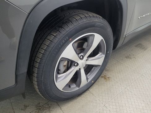 Used 2020 Jeep Cherokee Limited AWD/4WD image 31