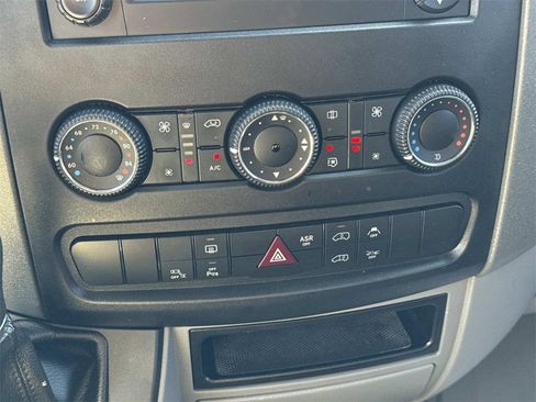 Used 2018 Mercedes-Benz Sprinter 2500 image 22