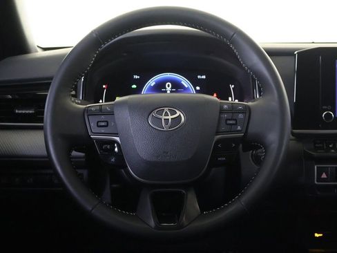 Used 2025 Toyota Camry SE w/ Convenience Package image 36