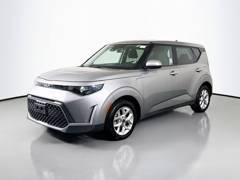 Used 2023 Kia Soul LX w/ Option Group 015 FWD image 4