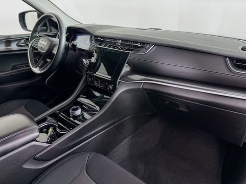 Certified 2022 Jeep Grand Cherokee Laredo w/ Luxury Tech Group I image 39