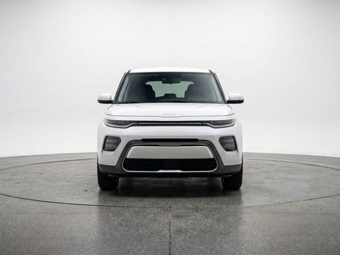 Used 2025 Kia Soul LX w/ LX Technology Package image 2
