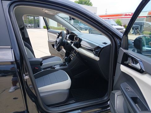 Used 2025 Volkswagen Taos S FWD image 21