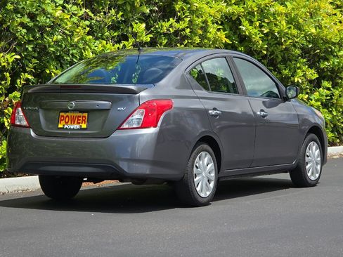Used 2017 Nissan Versa SV FWD image 4