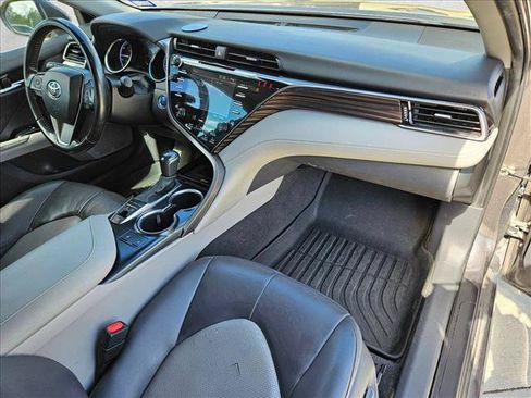 Used 2020 Toyota Camry XLE FWD image 20