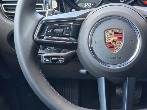 Used 2025 Porsche Macan image 16