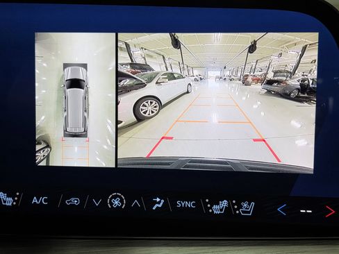 Used 2025 Chevrolet Suburban Premier image 29