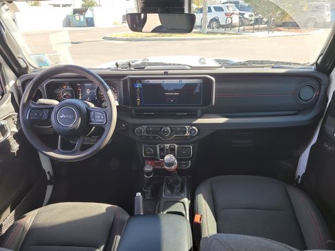 Used 2024 Jeep Wrangler Unlimited Rubicon w/ Technology Group image 14