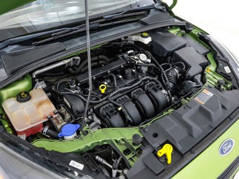 Used 2018 Ford Focus SE w/ SE Appearance Package image 47