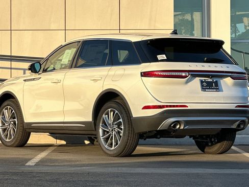 New 2025 Lincoln Corsair Premiere w/ Equipment Group 101A image 5