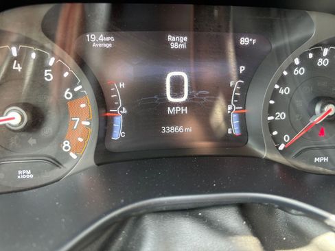 Used 2025 Jeep Compass Trailhawk w/ Trailer Tow Group AWD/4WD image 38