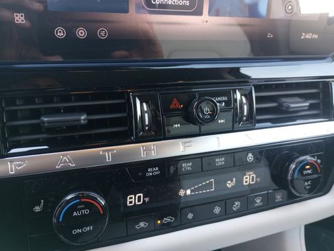 New 2026 Nissan Pathfinder SL image 17