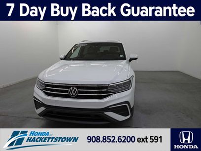 Used 2024 Volkswagen Tiguan SE w/ Panoramic Sunroof Package